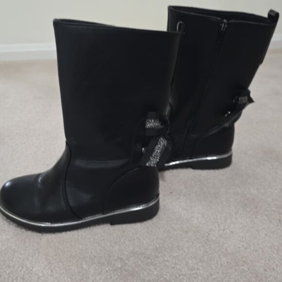 ✨ Olive & Edie “Tasha” Girls’ Boots – Black Bow Detail – Excellent Condition ✨ - Picture 7 of 9